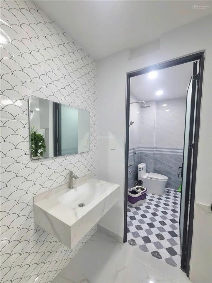 Nhà 34m2 xây mới đường liên khu 2  5 gần chợ thiếc, có 2pn 2wc, ban công. giá 1,6 tỷ (còn tl mạnh)