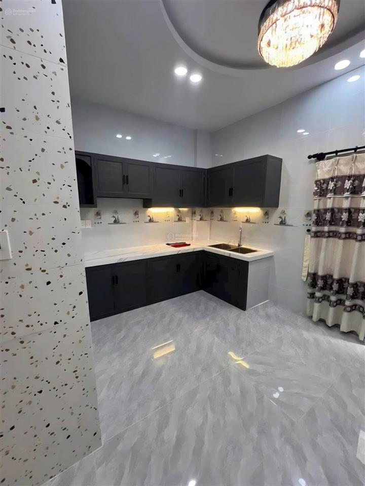 Nhà 42m2 thổ cư 1/ đường lê thị riêng ngay siêu thị metro. có 2pn 2wc, ban công. giá 1,85 tỷ có tl