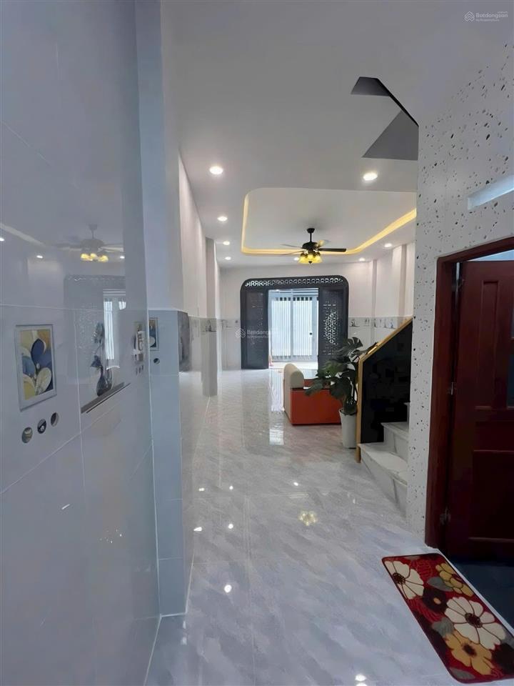 Nhà 42m2 thổ cư 1/ đường lê thị riêng ngay siêu thị metro. có 2pn 2wc, ban công. giá 1,85 tỷ có tl