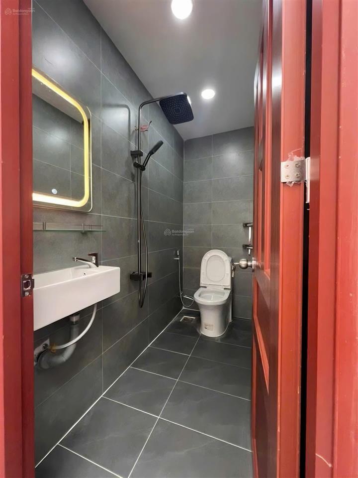 Nhà 42m2 thổ cư 1/ đường lê thị riêng ngay siêu thị metro. có 2pn 2wc, ban công. giá 1,85 tỷ có tl