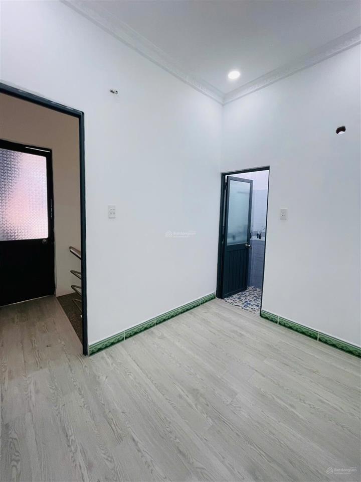 Nhà 32m2 1/ đường liên khu 2  5 ngay lẩu bò tèo. có 2pn 2wc, ban công, sân phơi giá 1,59 tỷ còn tl