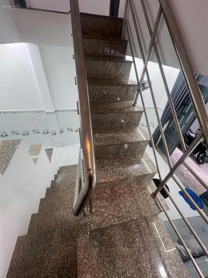 Nhà 32m2 1/ đường liên khu 2  5 ngay lẩu bò tèo. có 2pn 2wc, ban công, sân phơi giá 1,59 tỷ còn tl