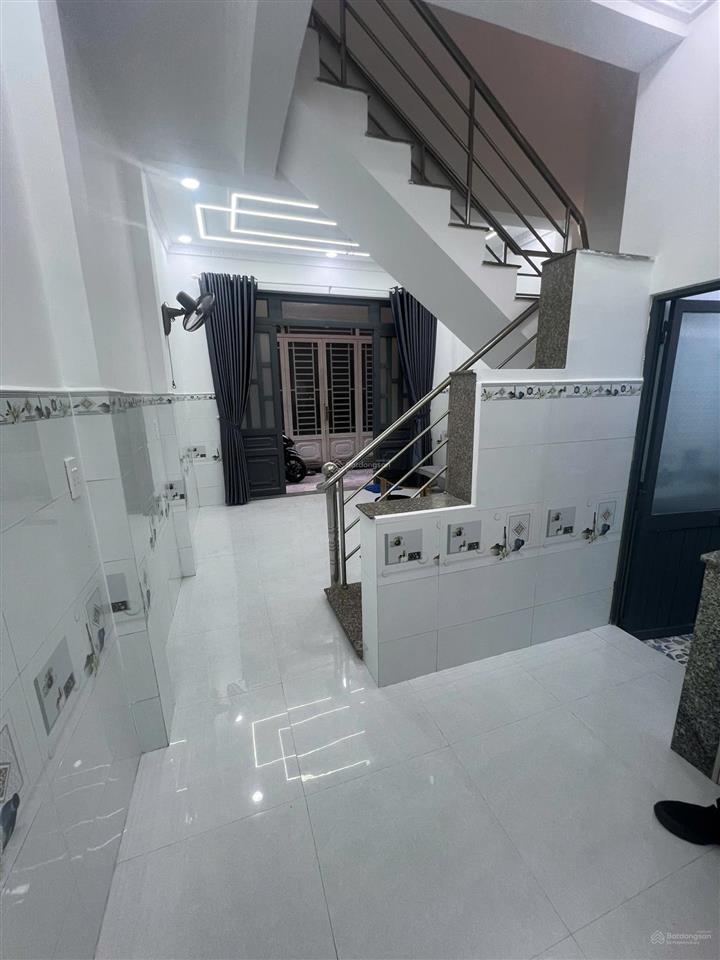Nhà 32m2 1/ đường liên khu 2  5 ngay lẩu bò tèo. có 2pn 2wc, ban công, sân phơi giá 1,59 tỷ còn tl