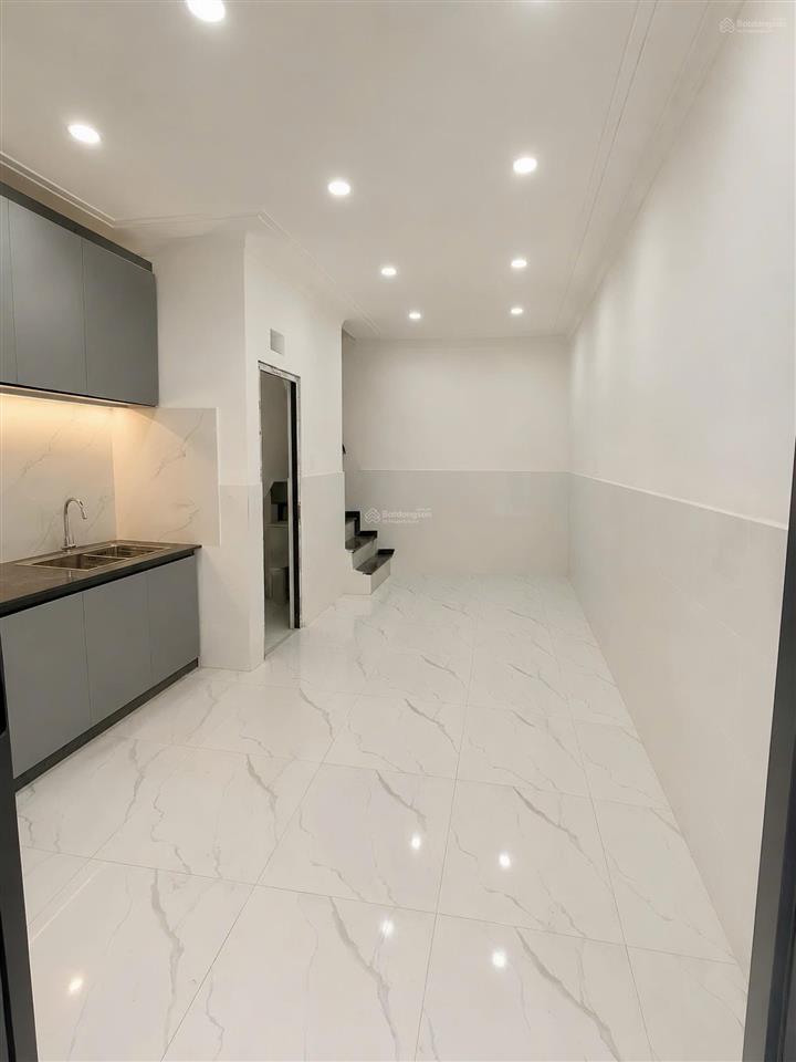 Nhà 28m2 đường thạnh xuân 25 ngay khu dân cư thới an. có 2pn, ban công, sân phơi, giá 890tr có bớt