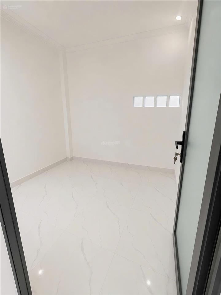 Nhà 28m2 đường thạnh xuân 25 ngay khu dân cư thới an. có 2pn, ban công, sân phơi, giá 890tr có bớt