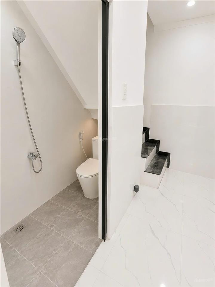 Nhà 28m2 đường thạnh xuân 25 ngay khu dân cư thới an. có 2pn, ban công, sân phơi, giá 890tr có bớt