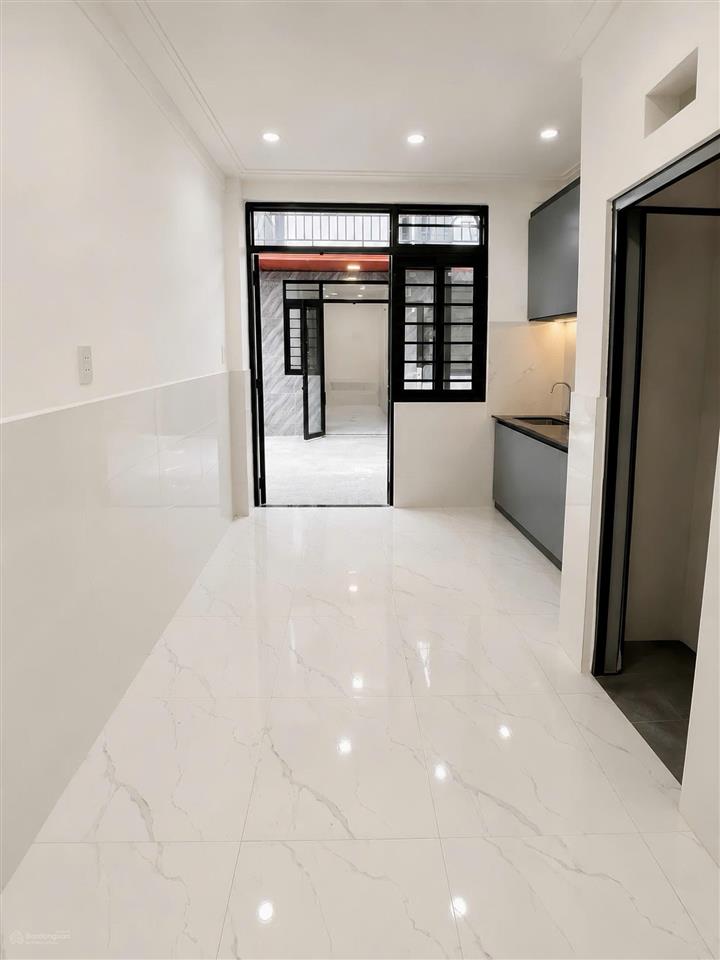 Nhà 28m2 đường thạnh xuân 25 ngay khu dân cư thới an. có 2pn, ban công, sân phơi, giá 890tr có bớt