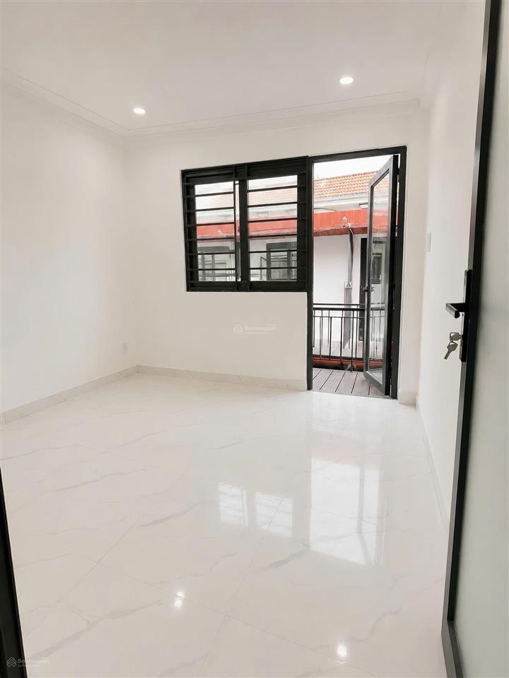 Nhà 28m2 đường thạnh xuân 25 ngay khu dân cư thới an. có 2pn, ban công, sân phơi, giá 890tr có bớt