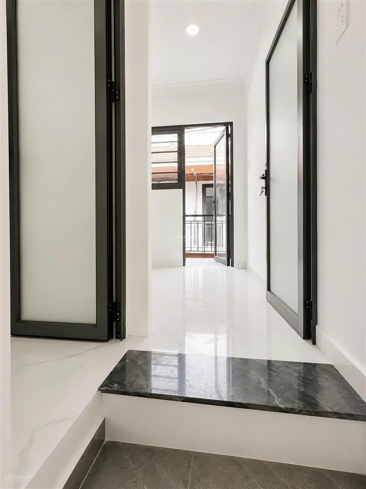 Nhà 28m2 đường thạnh xuân 25 ngay khu dân cư thới an. có 2pn, ban công, sân phơi, giá 890tr có bớt