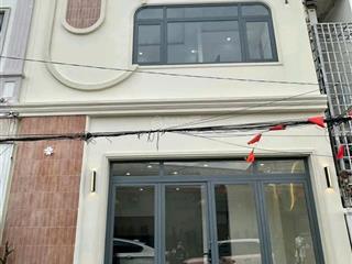 Nhà ngay vòng xoay an lạc đường trần đại nghĩa. đang cho thuê 15 triệu/tháng. giá 820 triệu