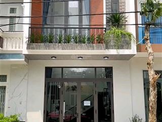 Bán gấp nhà 1 lầu 5x20m ngay chợ phú lạc. đang cho thuê 20 triệu/tháng. giá 770 triệu