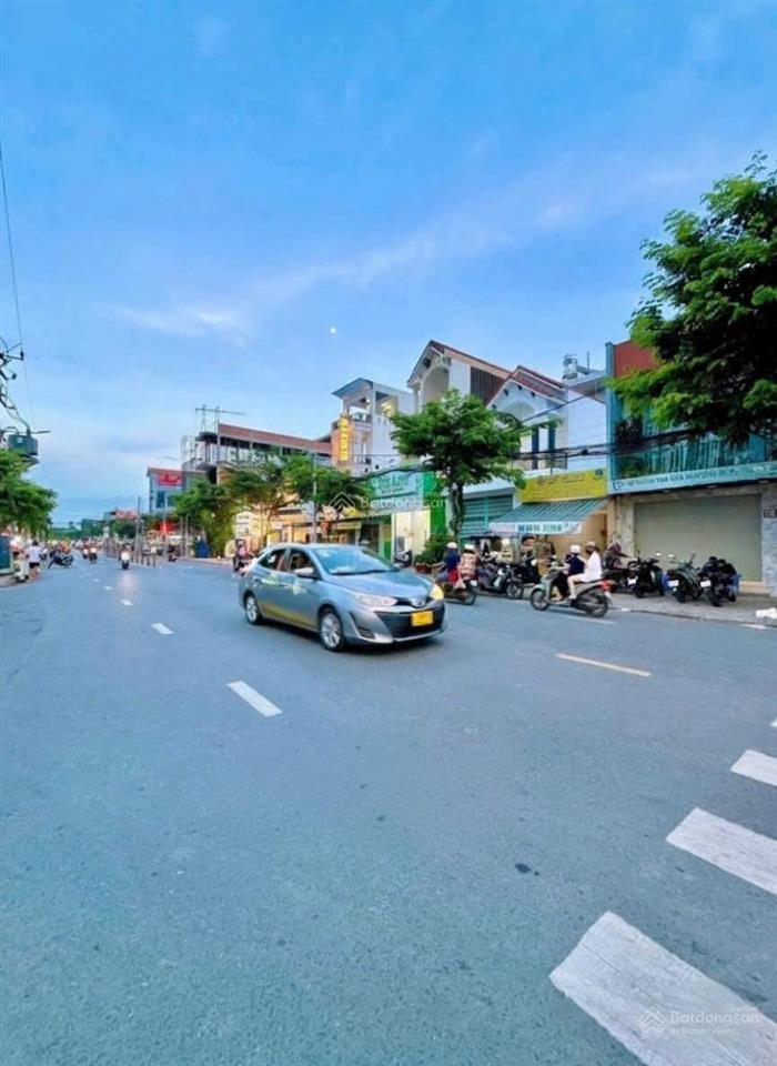 Cần bán gấp căn nhà 1 trệt 1 lầu ngay vòng xoay an lạc, đang cho thuê 20 triệu/tháng. giá 920tr