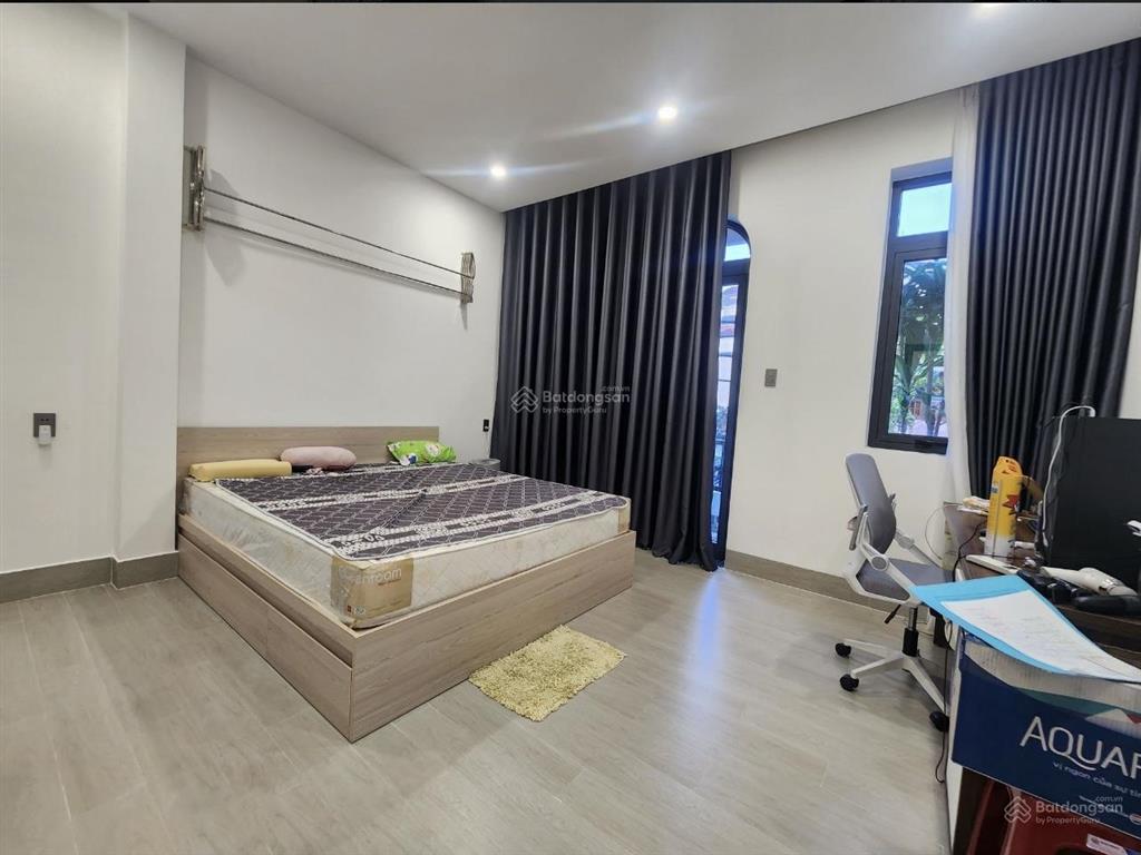 Nhà đẹp 3 tầng đường lý văn tố, sát biển mỹ khê  kinh doanh sầm uất   0938 155 ***