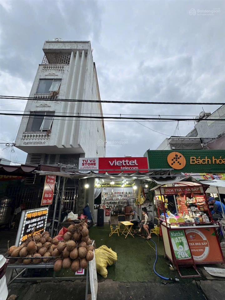 Bán nhà mt trần đình tri  đối diện chợ kinh doanh sầm uất  sát biển giá 11,5 tỷ.  0938 155 ***