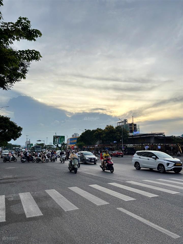 Siêu hiếm bán đất mt lê văn hiến 150m2 ngang 7,5m gía 11.5 tỷ  0938 155 ***