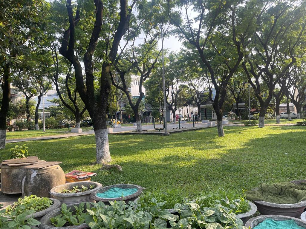 Bán đất tặng nhà mt mỹ an 3  đối diện công viên vị trí đẹp cách sông hàn 100m  0938 155 ***