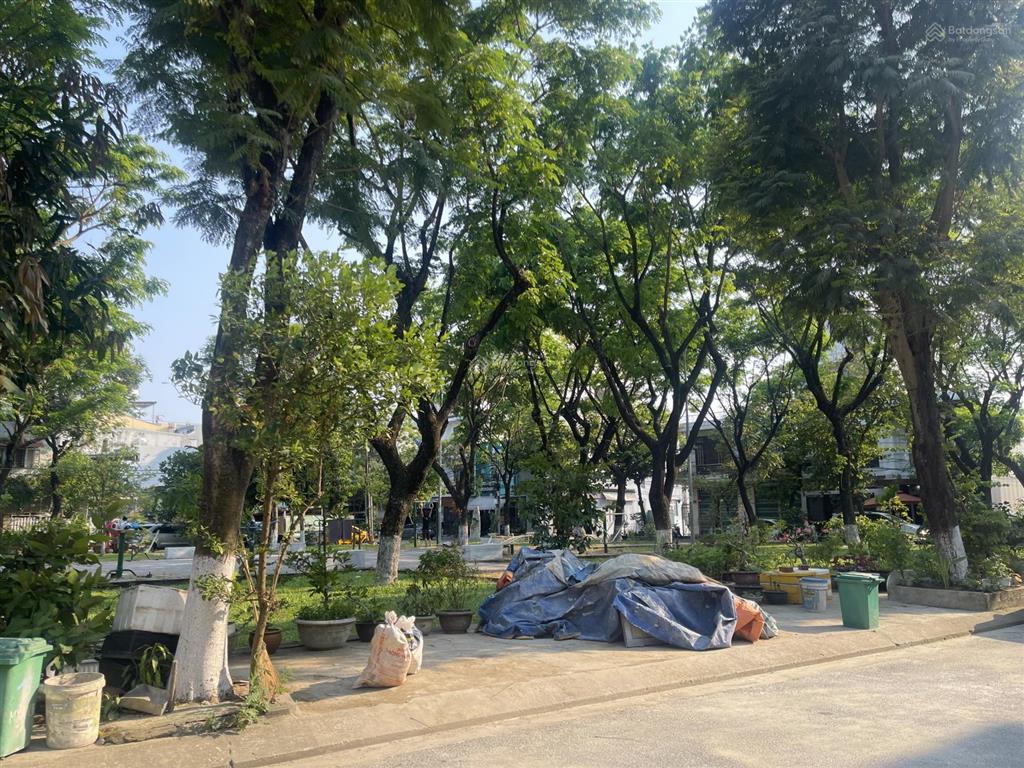 Bán đất tặng nhà mt mỹ an 3  đối diện công viên vị trí đẹp cách sông hàn 100m  0938 155 ***