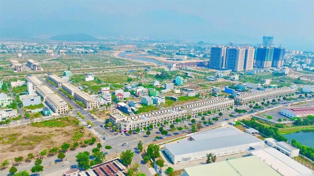 Bán căn shophouse liền kề mt mê linh 141m2/căn đối diện hồ bàu tràm.  0938 155 *** xem nhà