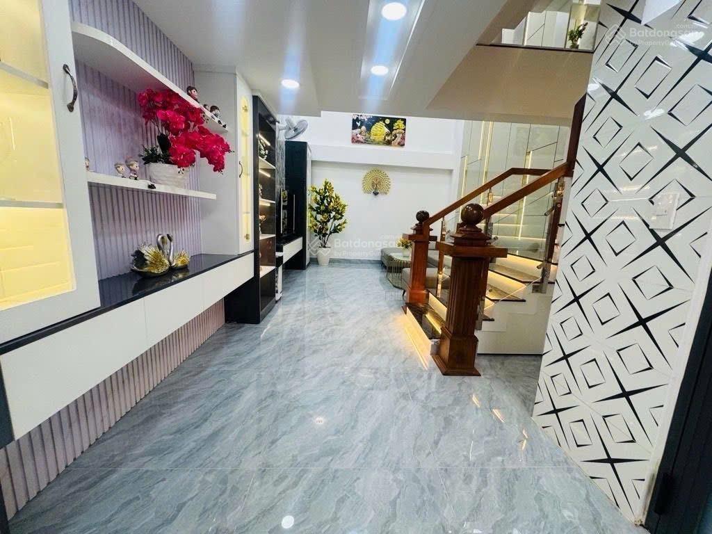 Bán nhà 5 tầng 41m 2 ,4pn,5wc
6,5 tỷ tl