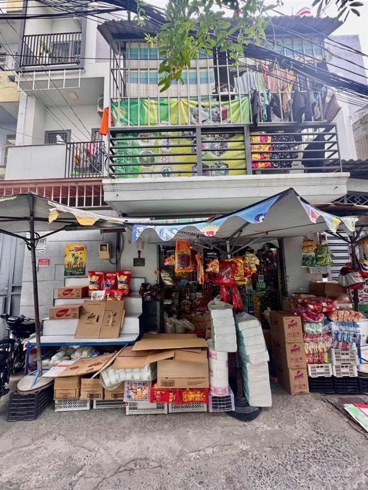 Nhà đang kinh doanh tạp hoá có lượng khách quen ồn định . đường 5m
2 tỷ 8 tl. 2 tầng + 1 gác .2pn,
