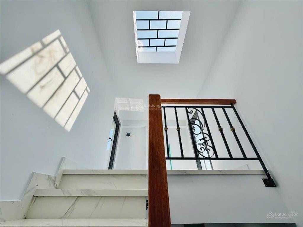 Thiết kế hiện đại,tối ưu diện tích, xây dựng mới wiew sông cực kì mát 5 tầng.4pn.3wc,sân th