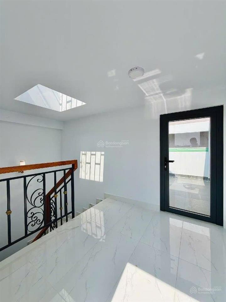 Thiết kế hiện đại,tối ưu diện tích, xây dựng mới wiew sông cực kì mát 5 tầng.4pn.3wc,sân th
