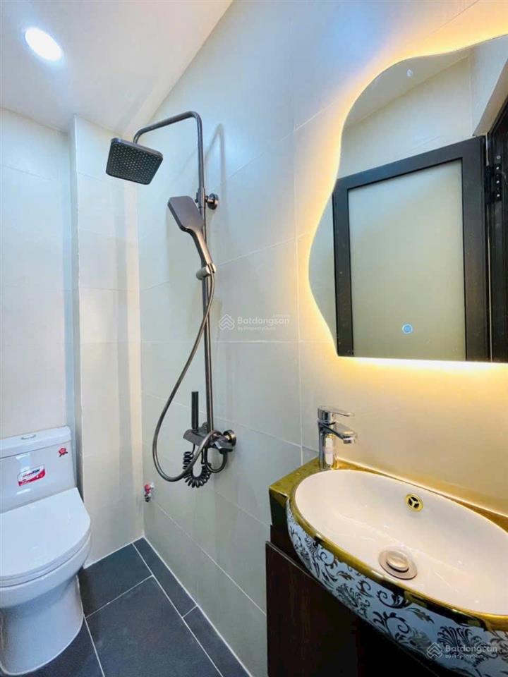 3,89. bớt nhẹ
+dt 4x8 ...sd #67m *2pn, 2wc ,sổ hoàn công vuông vức