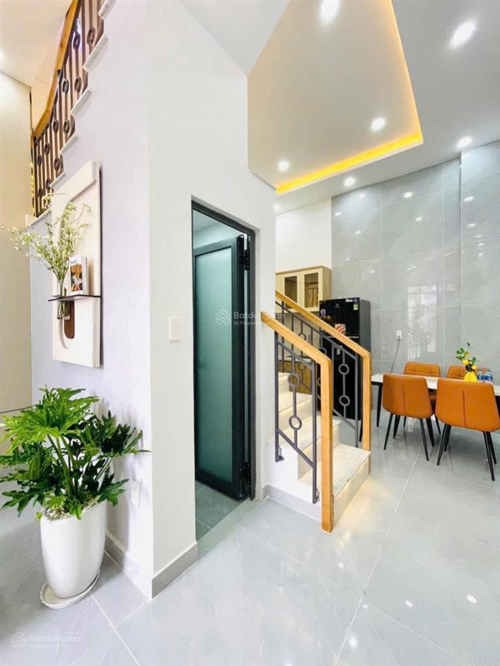 3,89. bớt nhẹ
+dt 4x8 ...sd #67m *2pn, 2wc ,sổ hoàn công vuông vức