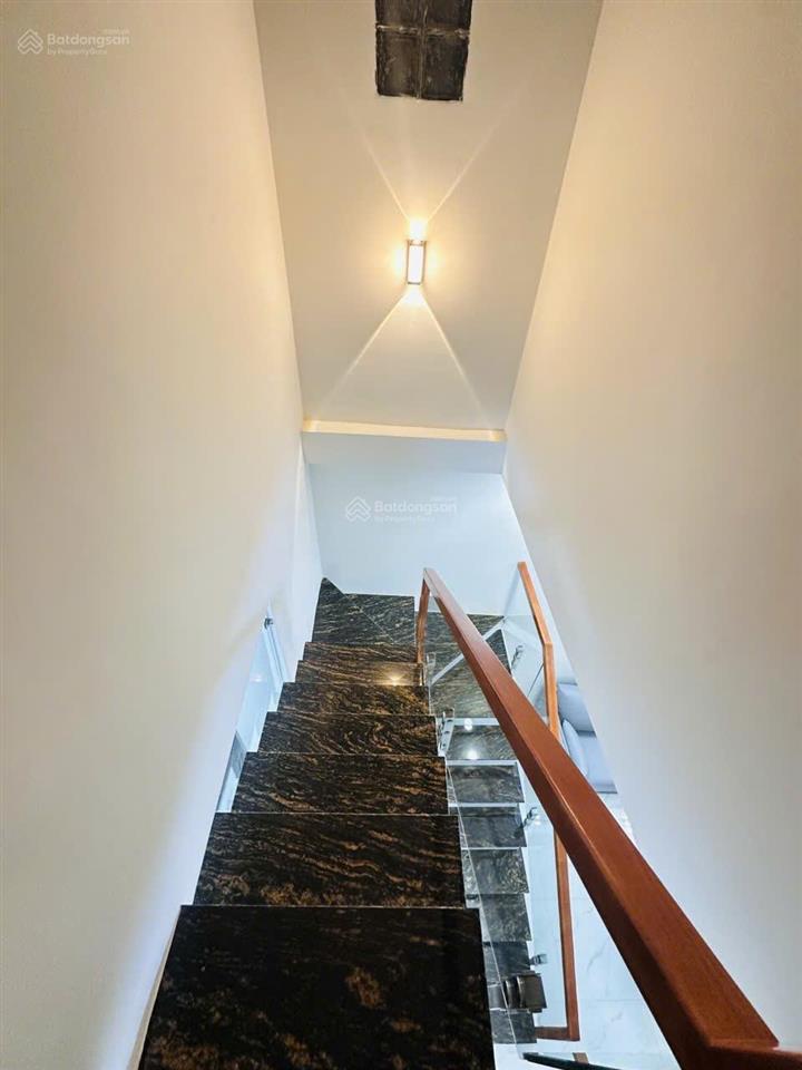 Khu vip bình thạnh  giáp quận 1  nguyễn cửu vân  2pn 2wc  sổ vuông a4  5,55 tỷ