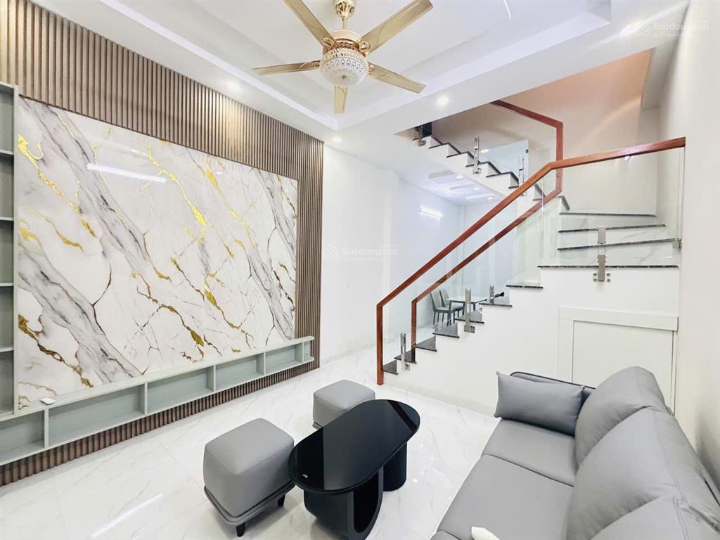 Khu vip bình thạnh  giáp quận 1  nguyễn cửu vân  2pn 2wc  sổ vuông a4  5,55 tỷ