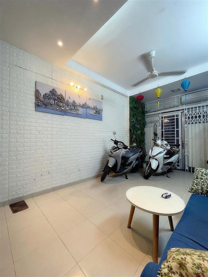Bán gấp nhà đẹp hẻm 2 sẹc cách mạng tháng 8, tân bình  6,2 tỷ  vị trí gần sân bay thuận tiện