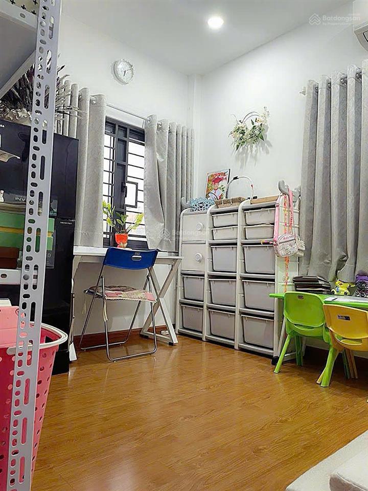 Bán gấp nhà đẹp hẻm 2 sẹc cách mạng tháng 8, tân bình  6,2 tỷ  vị trí gần sân bay thuận tiện