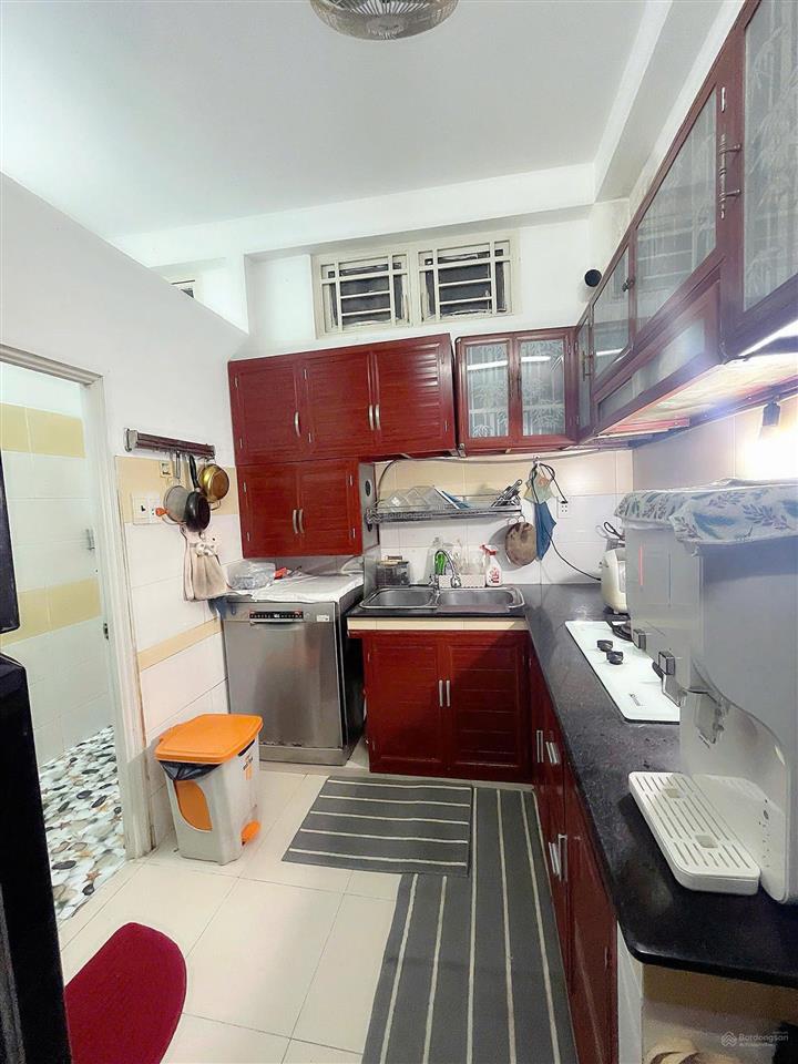 Bán gấp nhà đẹp hẻm 2 sẹc cách mạng tháng 8, tân bình  6,2 tỷ  vị trí gần sân bay thuận tiện