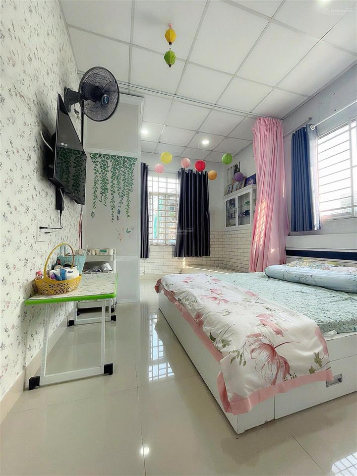 Bán gấp nhà đẹp hẻm 2 sẹc cách mạng tháng 8, tân bình  6,2 tỷ  vị trí gần sân bay thuận tiện