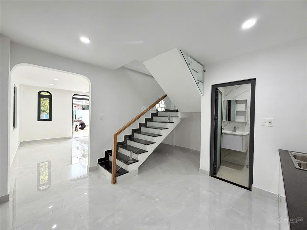 Nguyễn thiện thuật, bình thạnh  66m² (4.5x14)  2 tầng mới  3 pn  đường trước nhà 8m  7.5 tỷ.