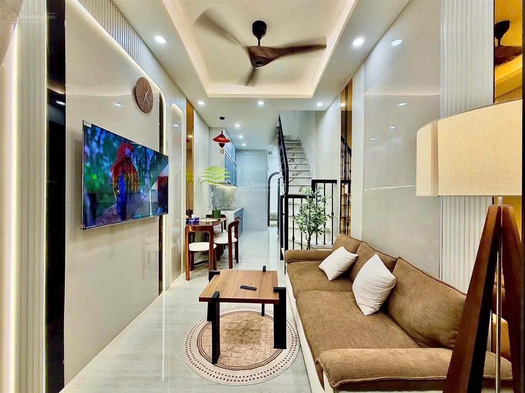 Nhà đẹp ở ngay nguyễn kiệm, p. đức nhuận, phú nhuận  41m 3 tầng 4pn 5wc 6.89 tỷ