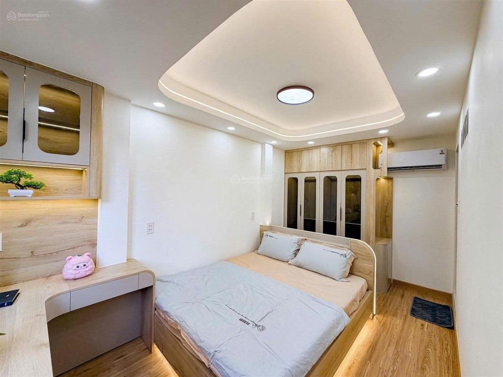 Sát mặt tiền  trần bình trọng, bình thạnh  nhà đẹp 5 tầng  3pn 4wc  5.95 tỷ