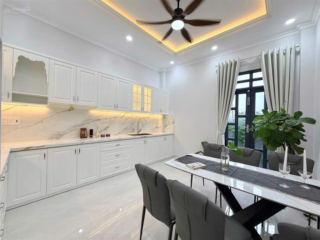 Bán nhà hiệp bình  thủ đức, 57m2 , 5 tầng, có thang máy, 2 mặt hẻm oto, 8,5 tỷ, full nôi thất