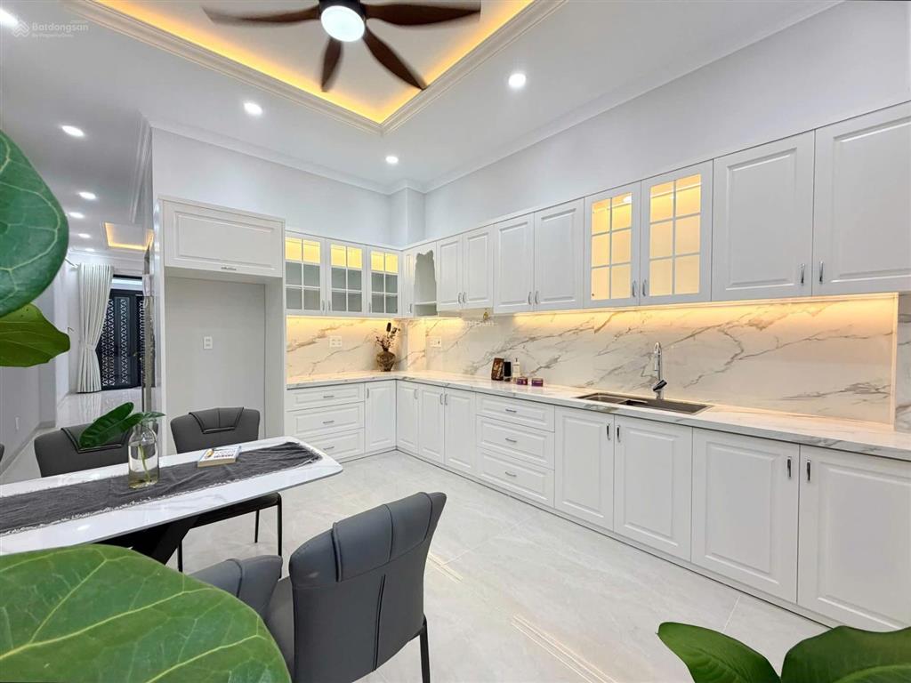 Bán nhà hiệp bình  thủ đức, 57m2 , 5 tầng, có thang máy, 2 mặt hẻm oto, 8,5 tỷ, full nôi thất