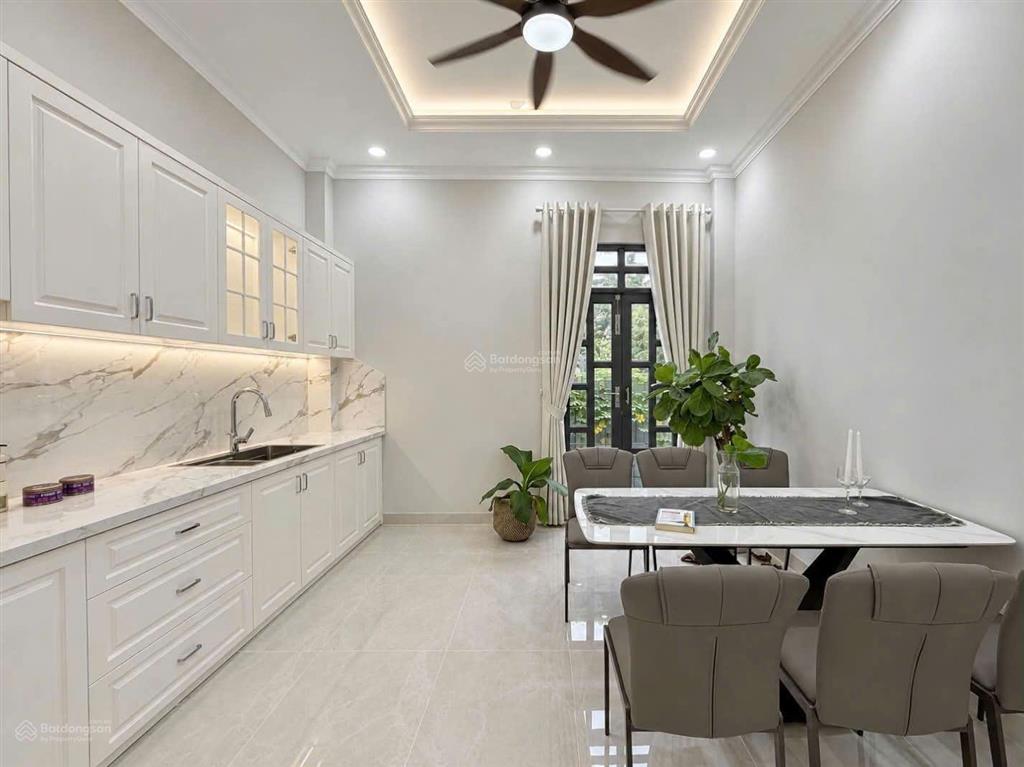 Bán nhà hiệp bình  thủ đức, 57m2 , 5 tầng, có thang máy, 2 mặt hẻm oto, 8,5 tỷ, full nôi thất