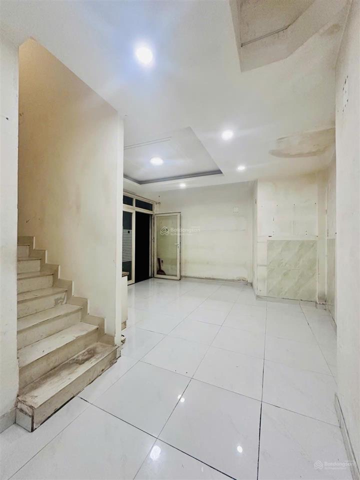 Sát phan xích long  nhà 5 tầng, 3pn  nở hậu đẹp  chỉ 5,75 tỷ!