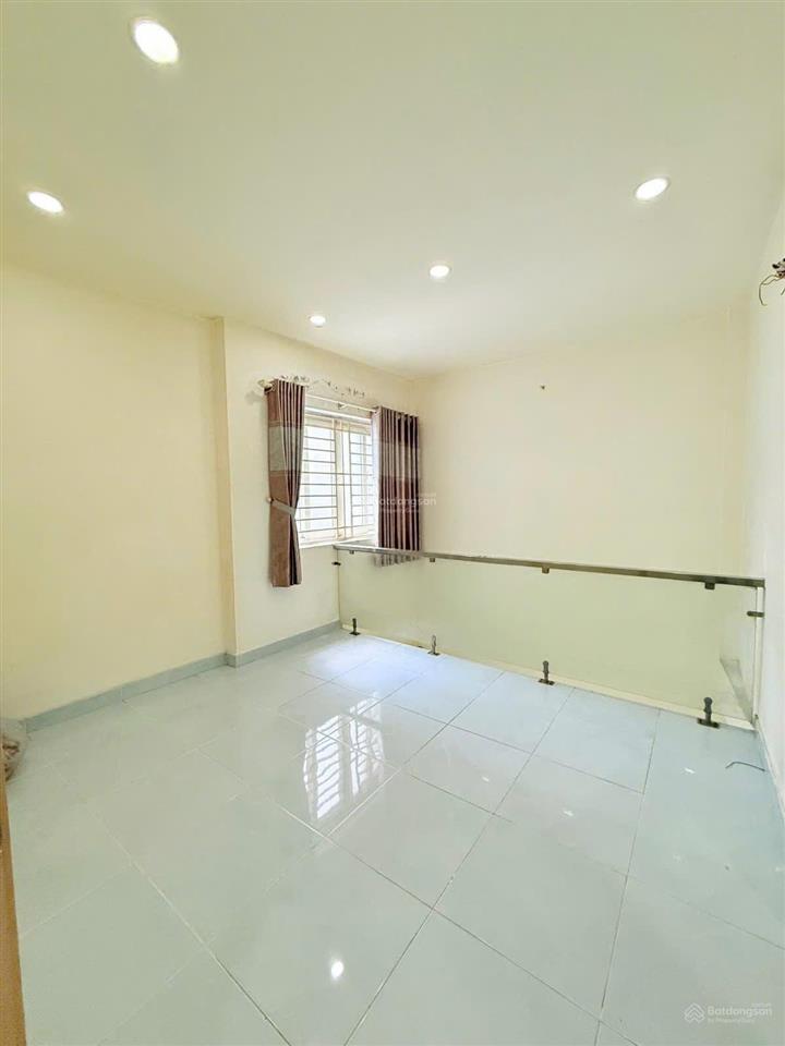 Sát phan xích long  nhà 5 tầng, 3pn  nở hậu đẹp  chỉ 5,75 tỷ!