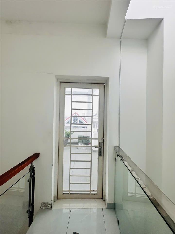 Sát phan xích long  nhà 5 tầng, 3pn  nở hậu đẹp  chỉ 5,75 tỷ!