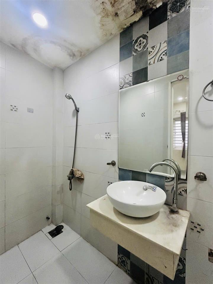Sát phan xích long  nhà 5 tầng, 3pn  nở hậu đẹp  chỉ 5,75 tỷ!