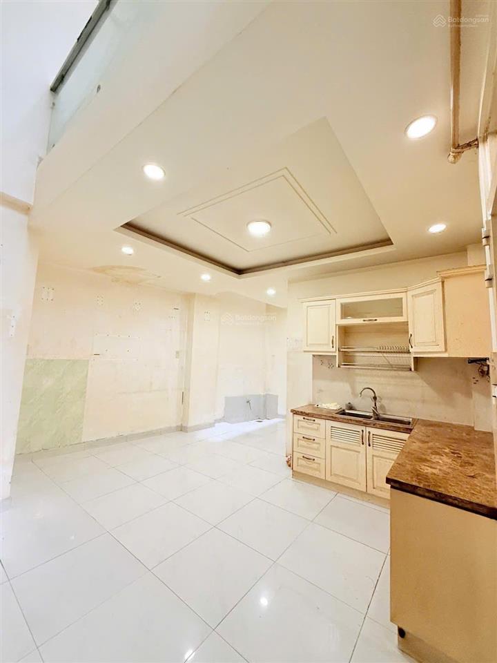 Sát phan xích long  nhà 5 tầng, 3pn  nở hậu đẹp  chỉ 5,75 tỷ!