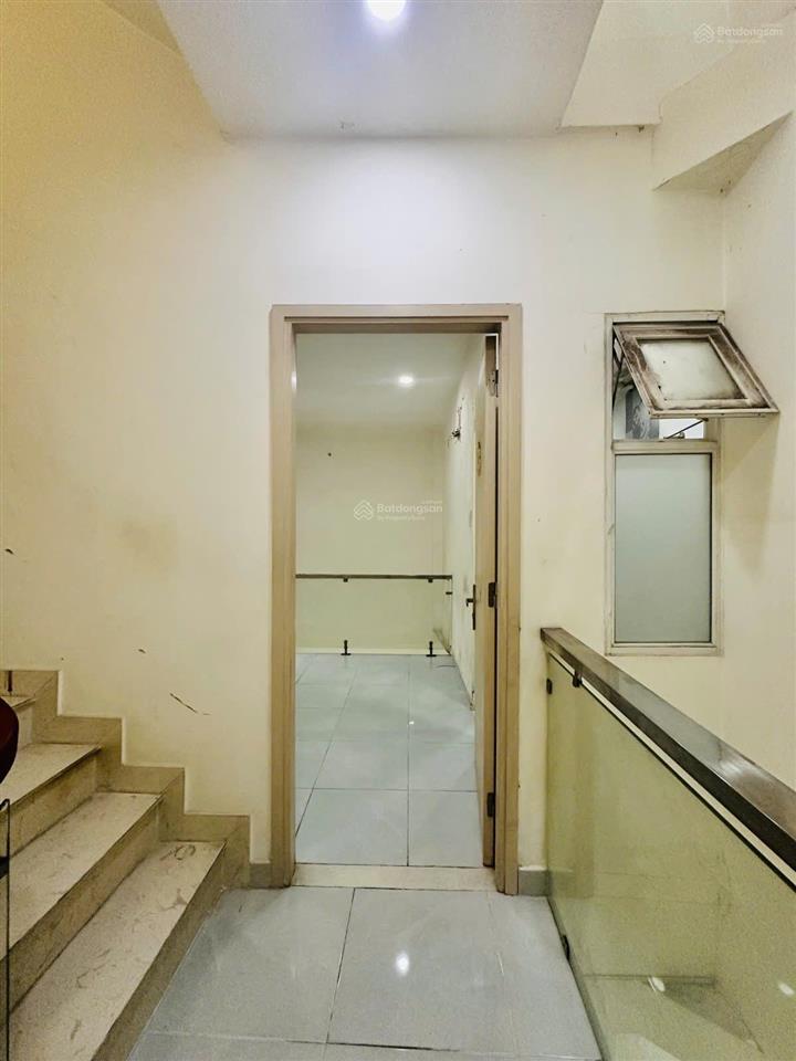 Sát phan xích long  nhà 5 tầng, 3pn  nở hậu đẹp  chỉ 5,75 tỷ!