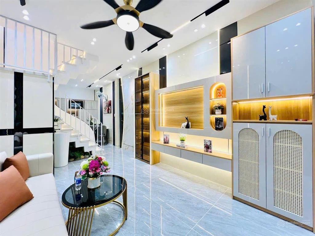 Nhà đẹp gò vấp ngay công viên làng hoa full nội thất cao cấp chỉ 4,3 tỷ!