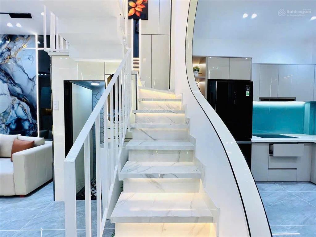 Nhà đẹp gò vấp ngay công viên làng hoa full nội thất cao cấp chỉ 4,3 tỷ!