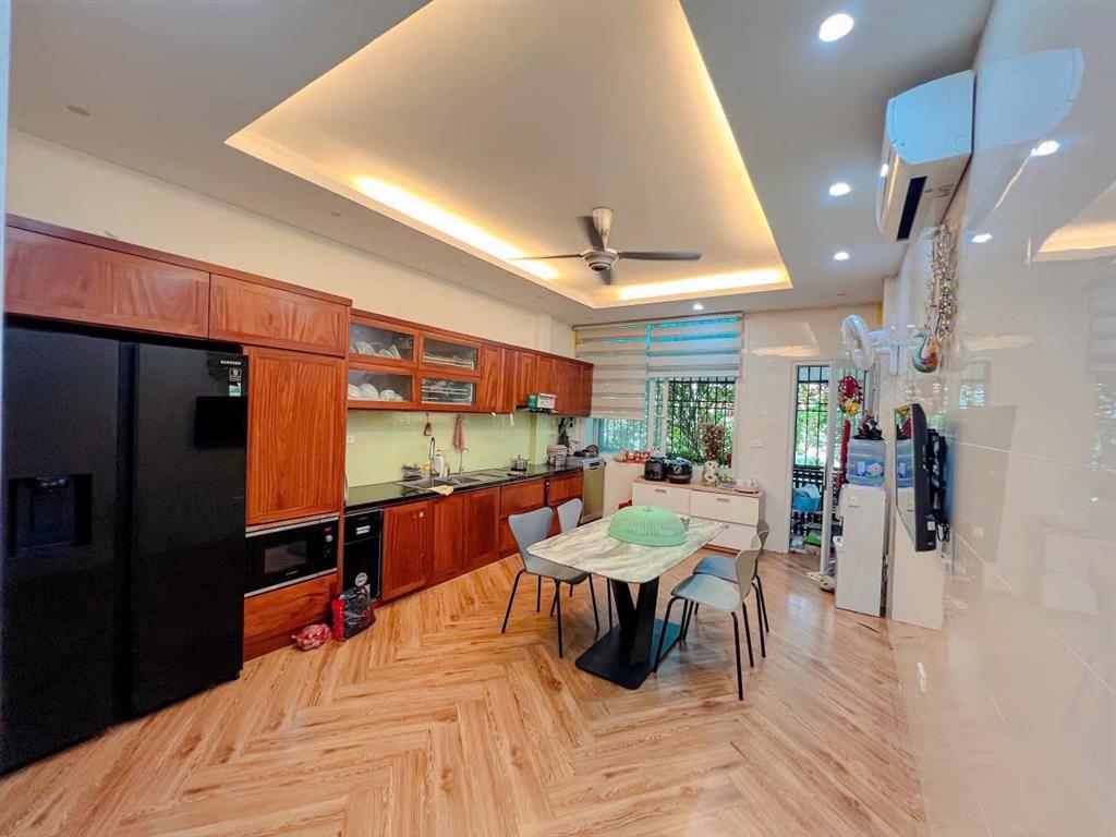 Duy nhất 1 căn phân lô trần kim xuyến. dt 110m x 6 tầng. gara ô tô2 thoáng trước saugiá chỉ 32 tỷ