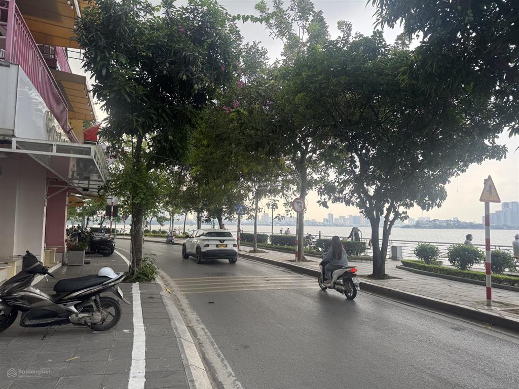 Bán nhà mặt phố nguyễn đình thi, dtmb 80m2, mặt tiền 10m, 3 tầng, mặt hồ tây. giá 50 tỷ